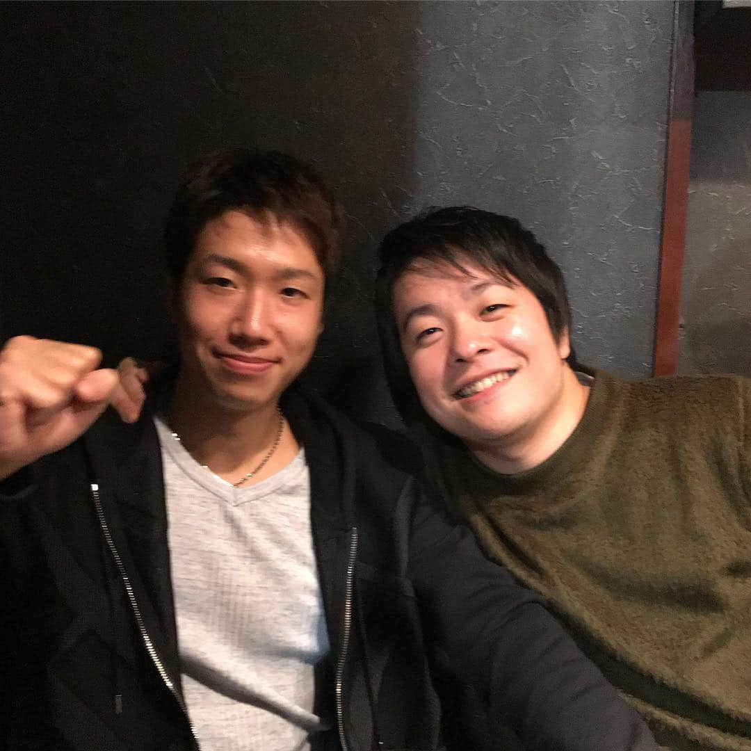 岸川聖也さんのインスタグラム写真 - (岸川聖也Instagram)「久々に彼に会いました！ 楽しかったですー😊 #水谷隼 #junmizutani #忘年会 #マイパートナー #myfriend」12月16日 19時20分 - seiya_kishikawa