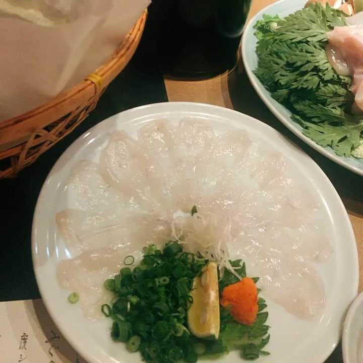 浜田由梨のインスタグラム：「初めてのふぐ食べてみました🐡 次はすっぽんが食べてみたいです🐢  #dinner」