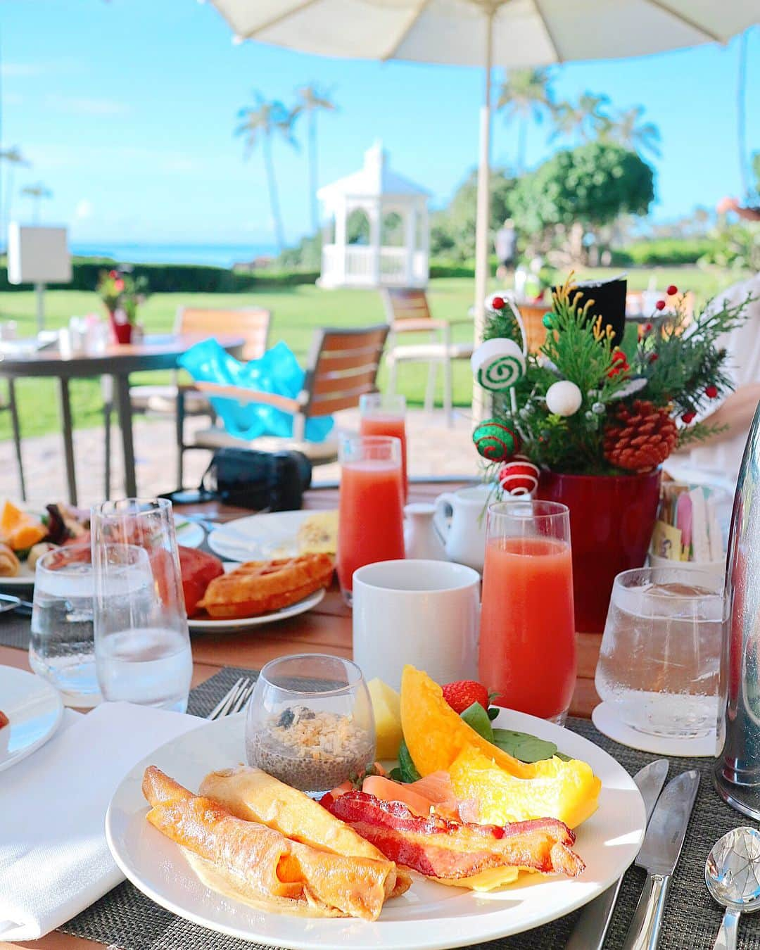 中田絵里奈さんのインスタグラム写真 - (中田絵里奈Instagram)「☀️🍽☀️🍽 . 仲良し4人でモーニングへ☺︎ . Plumeria beach houseの 朝ごはんが1番好き💕🍽 . 今日はハワイに来てから1番 良いお天気です☺︎☀️ . . #gm #朝ごはん #カハラホテル #プルメリア #プルメリアビーチハウス #hawaii #ハワイ #waikiki #ハワイ旅 #ハワイ旅行 #海外旅行 #ホノルル #honolulu #オアフ島 #オアフ #summer #南国 #sea #beach #trip #surf #ワイキキビーチ #pool #プール」12月17日 8時14分 - erinanakata