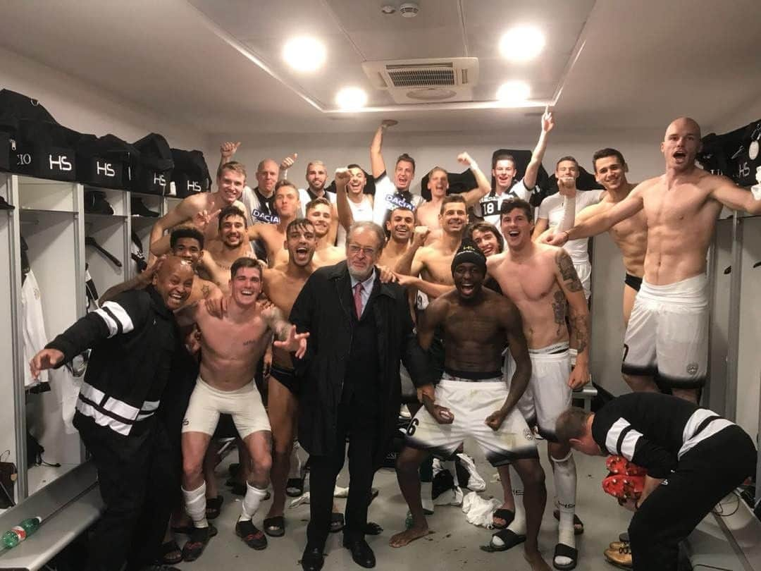 アルバノ・ビサーリさんのインスタグラム写真 - (アルバノ・ビサーリInstagram)「Grandissima vittoria...orgoglioso di questo gruppo...grazie ragazzi..#udinesecalcio #calcio #seriea #portiere #squadra #sansiro #portieri」12月17日 2時59分 - albano1977