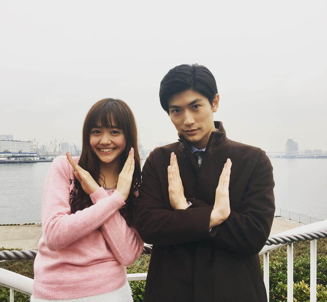 テレビ朝日「オトナ高校」さんのインスタグラム写真 - (テレビ朝日「オトナ高校」Instagram)「. ドクターX🙅🙅‍♂️ポーズ⁉️ . #オトナ高校 #スピンオフ今夜10時 #三浦春馬 #松井愛莉 #オフショット #撮らせてくださーい、と #お願いしたら #さくらちゃんが急に🙅ポーズ #つられて英人さんも🙅‍♂️ポーズ #なにこれどういうこと？ #テレ朝ドラマに気を遣ってくれてる？💦 #真相は #まさかの #自然と出てきた😂😂😂 #Xmas の #X #とういうことにしておきましょう #CherryChristmas #CherryXmas #🎅 #🎄 #🎁 #🎂」12月17日 10時58分 - otona_koukou