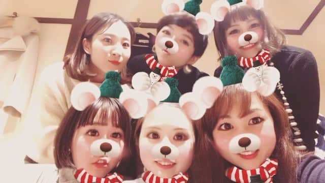 植田せいらのインスタグラム：「🎄❤️ ・ ・  大好きな親友たちと。 今年も笑い転げた忘年会🥂 ・ ・  #やっぱり最高 #10年以上たっても変わらない」