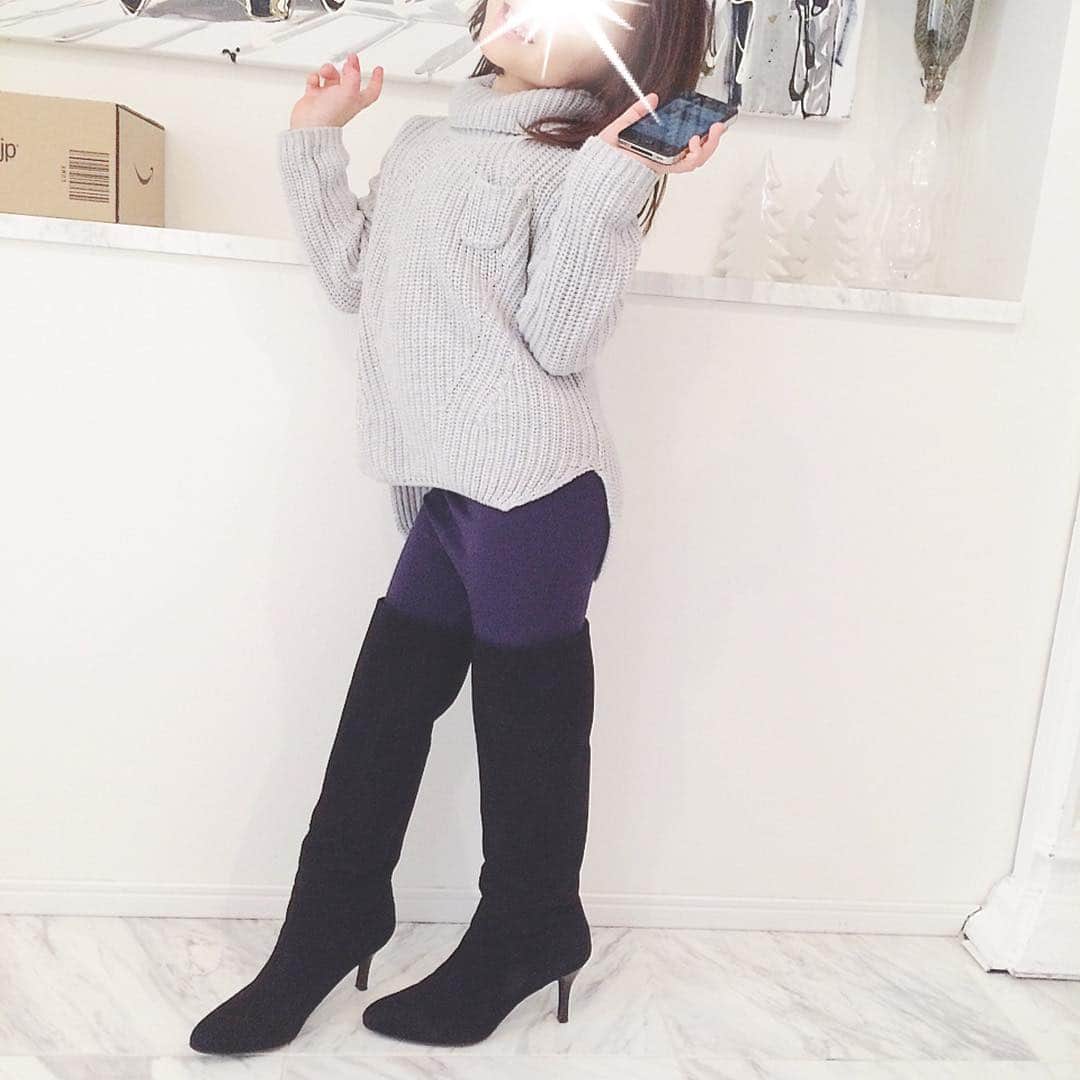 吉原珠央さんのインスタグラム写真 - (吉原珠央Instagram)「ニーハイブーツ（笑）  #ニーハイブーツ  #ママの靴が好き  #5歳女の子  #girl」12月17日 15時12分 - tamaoyoshihara