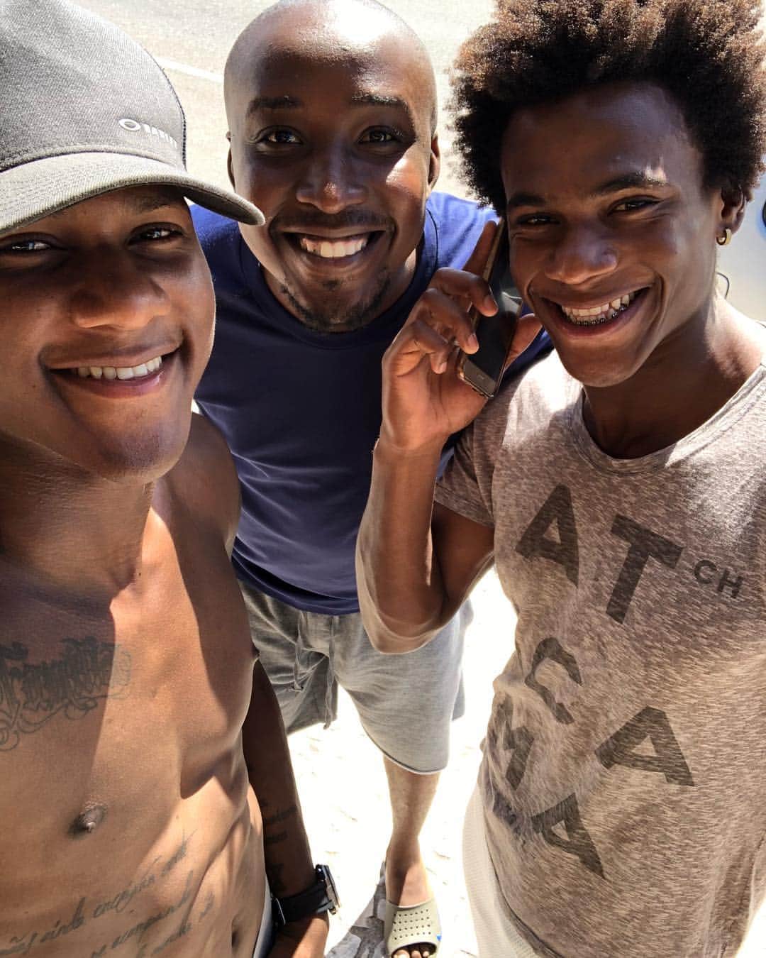 のインスタグラム：「Dês de moleque lada a lada, negritude sempre caminhando junto buscando sempre um objetivo cresce como todo mundo 🤴🏿🤴🏿✌🏿👊🏿🤙🏿👏🏿🙏🏿🙏🏿」