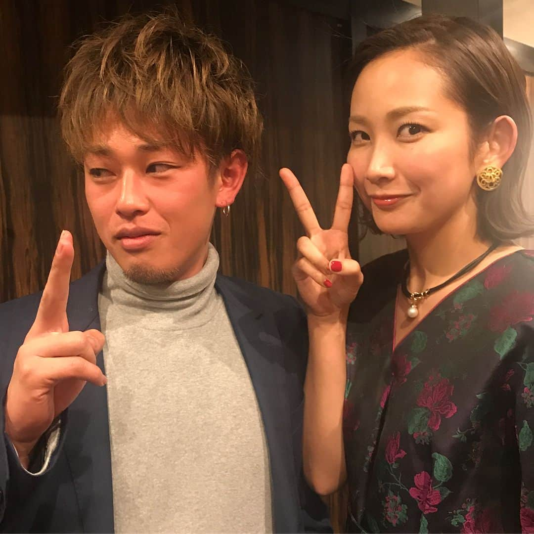 中上真亜子さんのインスタグラム写真 - (中上真亜子Instagram)「熊本で美容師をしてるお兄ちゃん @welina_nakagami  が福岡に来てくれて#侑久上海 でご飯🐼今日も美味しかったー🤤終始#どうぶつタワーバトル で闘ってたよ🦁 #みんなありがとうございました  #今日も弟と間違えられてたよ #誰が目が猟奇的兄弟だよ」12月17日 20時16分 - maako_nakagami