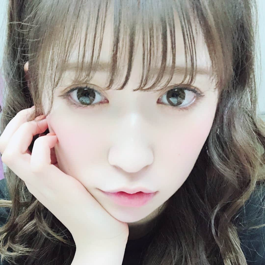 吉田朱里さんのインスタグラム写真 - (吉田朱里Instagram)「たまには前髪薄めにね（＾ω＾） どうかな？ #シースルーバング #前髪」12月17日 21時01分 - _yoshida_akari