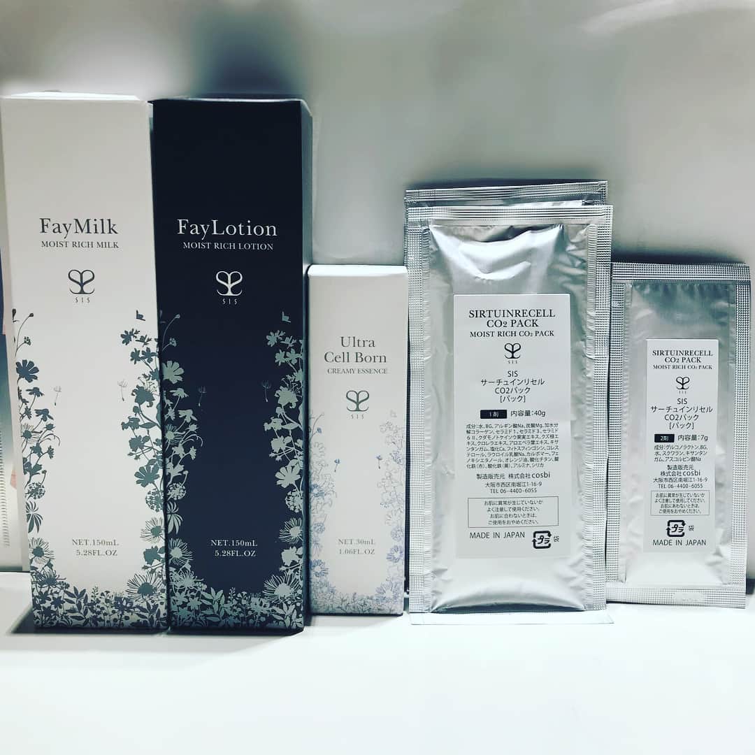 木村真野のインスタグラム：「#SIS #skin #care #beautiful #パック #beauty #white #happy #dryskin #Japan #madeinjapan #omg #シス #肌 #美肌 #肌ケア #肌の悩み #マイナスイオン #スキンケア #衝撃 #びっくり #深呼吸 #beautifulwater #本当に必要なもの #クレンジング #化粧水 #美容液 #ミルク #結果楽しみ  @lisamelody66 @cosbi_sis」