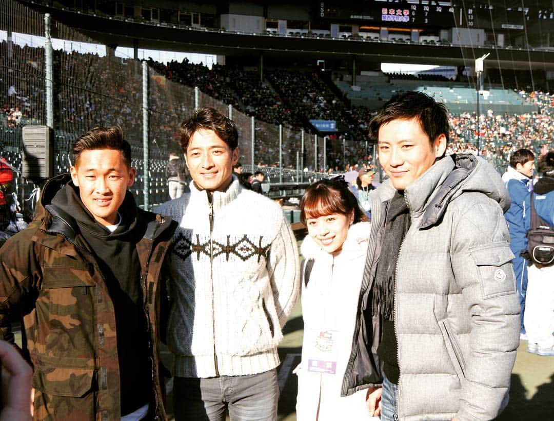 國嶋絢香さんのインスタグラム写真 - (國嶋絢香Instagram)「イケメン3人と❤️💙💙 #americanfootball #kcafl #koshienbowl #🏈 #西村有斗 #有馬隼人 #國嶋絢香 #橋本誠司 #日本大学 #関西学院大学 #立命館大学 #関西学院大学 #アメフト #甲子園ボウル #アメフトへ行こう」12月17日 22時31分 - ayakakunishima