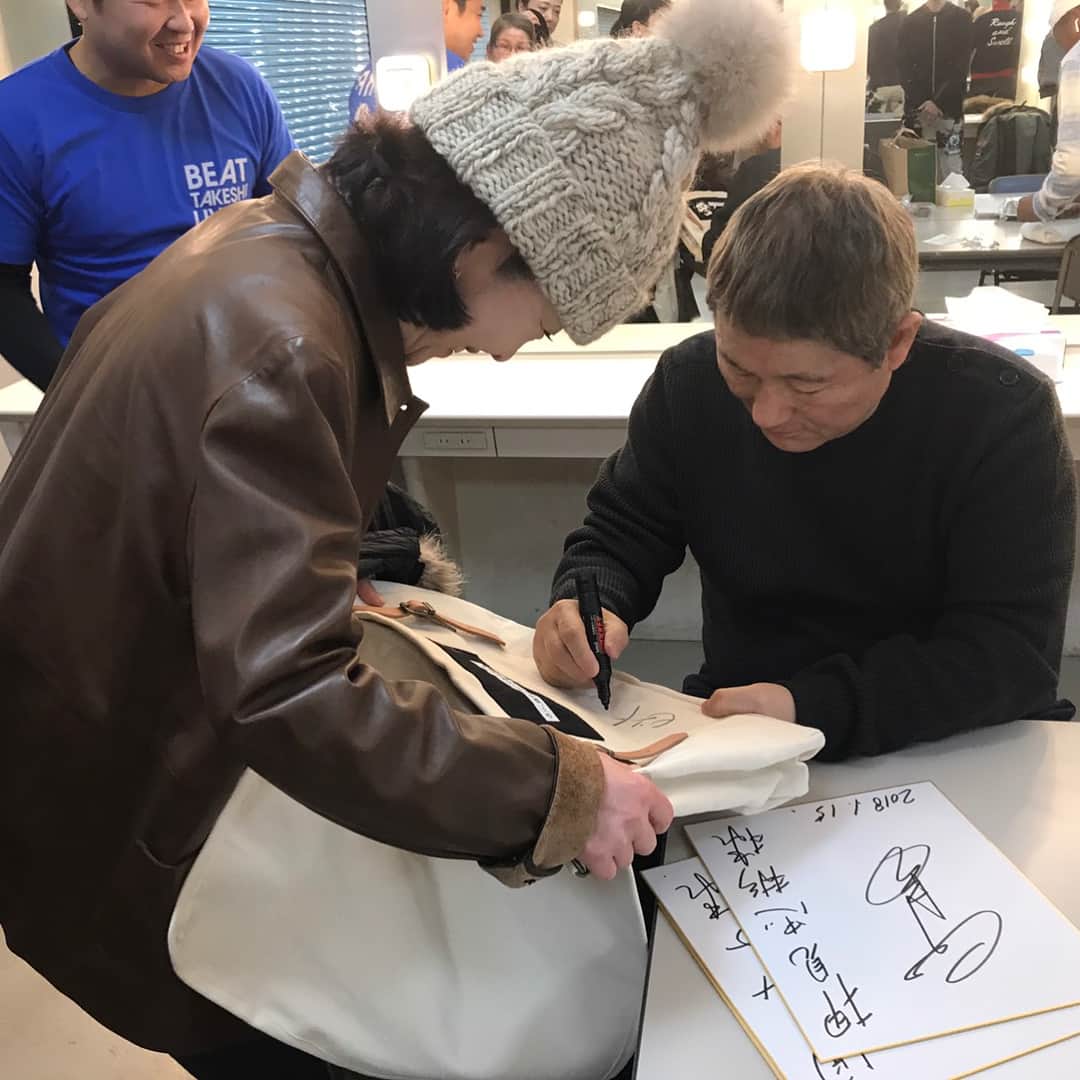 岸本加世子さんのインスタグラム写真 - (岸本加世子Instagram)「たけしさんの単独ライブに行ってきました。グッズのカバンを買ったので、ちゃっかりサインを書いて頂きました。#ビートたけし」1月15日 22時15分 - kayokokishimoto