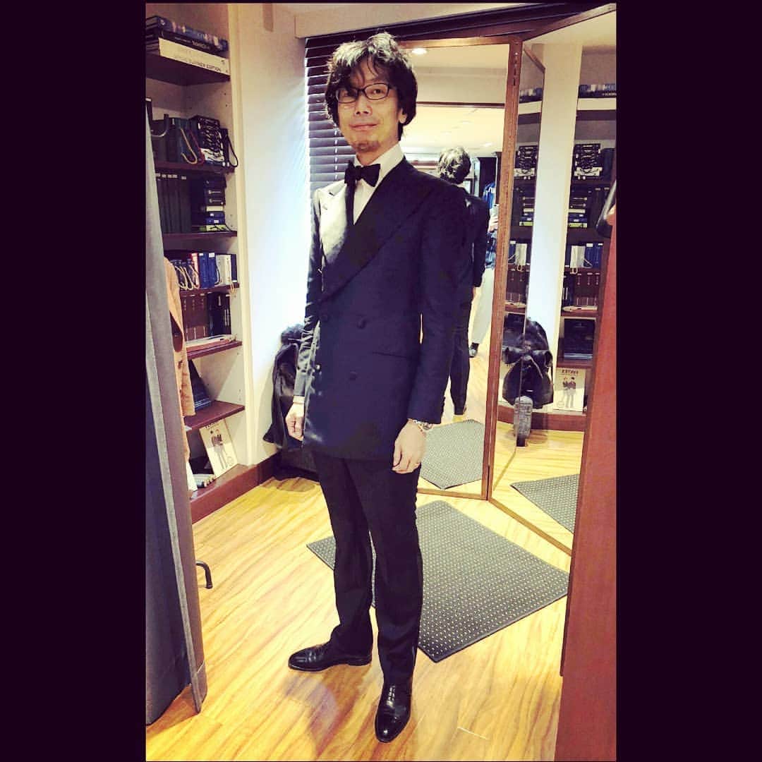 信國太志さんのインスタグラム写真 - (信國太志Instagram)「Navy #tuxedo for Mr. #イシイジロウ  #bespoketailoring #sartorial  #taishinobukuni」1月12日 9時22分 - taishinobukuni