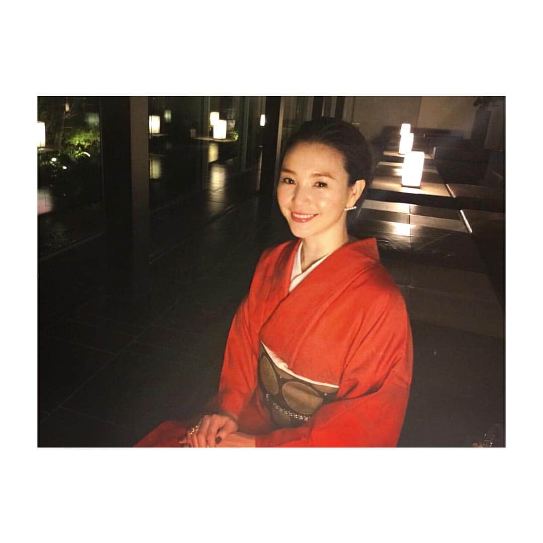 知花くららさんのインスタグラム写真 - (知花くららInstagram)「大好きな朱赤の紬。この冬は赤を装うことが多かったなあ。  #着物 #kimono #japanesetextile #red  #くららと着物 #kuraraandkimono」1月12日 13時19分 - chibanakurara.official