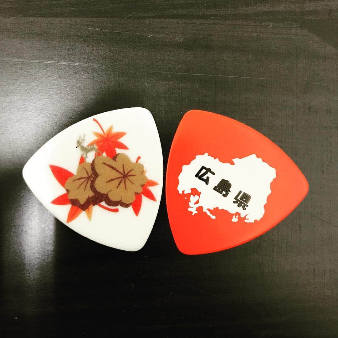 米田貴紀のインスタグラム：「”マルヤ”という楽器屋さんで素敵なピックを貰いました🙏✨ #マルヤ #広島」