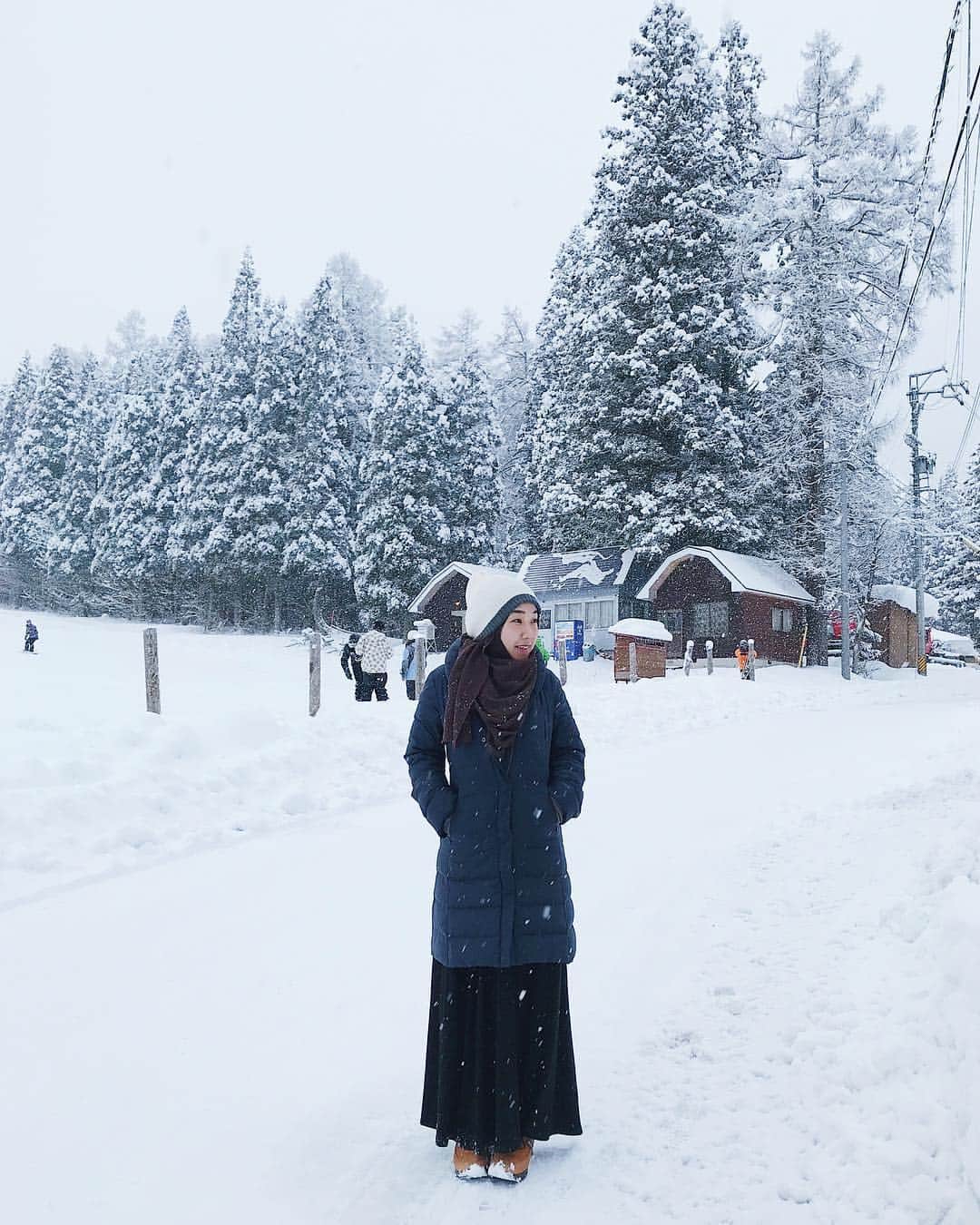 Risa Mizunoのインスタグラム：「The first travel destination in 2018 was at Hakuba village in Nagano prefecture and it was full of beautiful nature. Mashallah ❄️ I love to explore different regions of my country, Japan! There will be always new experience and inspiration ✨  #japanesemuslim #japanesemuslimah #muslim #muslimah #japanese #japan #tokyo #malaysia #muslimahtokyo #travel #travelblogger #travelgram #travellover #travellife #beautifulexplorers #wearetravelgirls #hijab #tudung #snow  #japanlife #日本人ムスリム #日本 #東京 #マレーシア #国際結婚 #🇲🇾 #❤️ #🇯🇵」