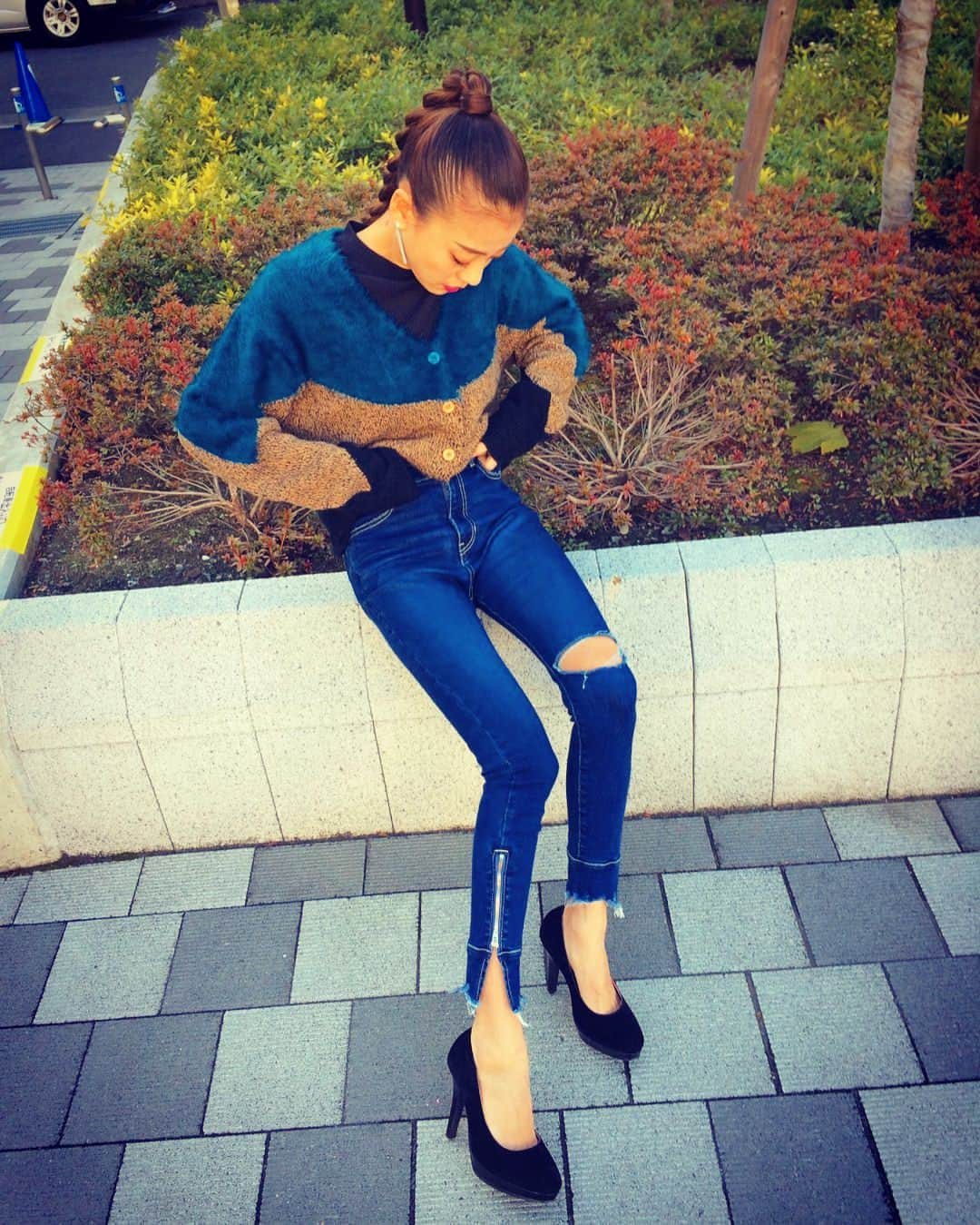 あびる優さんのインスタグラム写真 - (あびる優Instagram)「このパンツ形キレイだったなぁ😋👖✨ カーディガンも素材が柔らかくて着心地良かった☺️🎉 #fashion#shooting#evris#ファッション#コーディネート#撮影#衣装#エヴリス」1月12日 19時26分 - yuabiru74