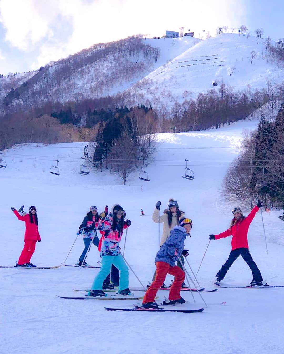 金子藍さんのインスタグラム写真 - (金子藍Instagram)「roxy ski🎿 デザインが超かわいい❤️ 小学校ぶりにスキーしたら、ひどすぎて大笑い😆 @reimikusunoki ちゃんカッコよかったなぁ😍 #roxy #roxyjapan #roxysnow #roxyski #ski #roxysnowpark #naeba #苗場」1月12日 19時40分 - aikaneko_surf