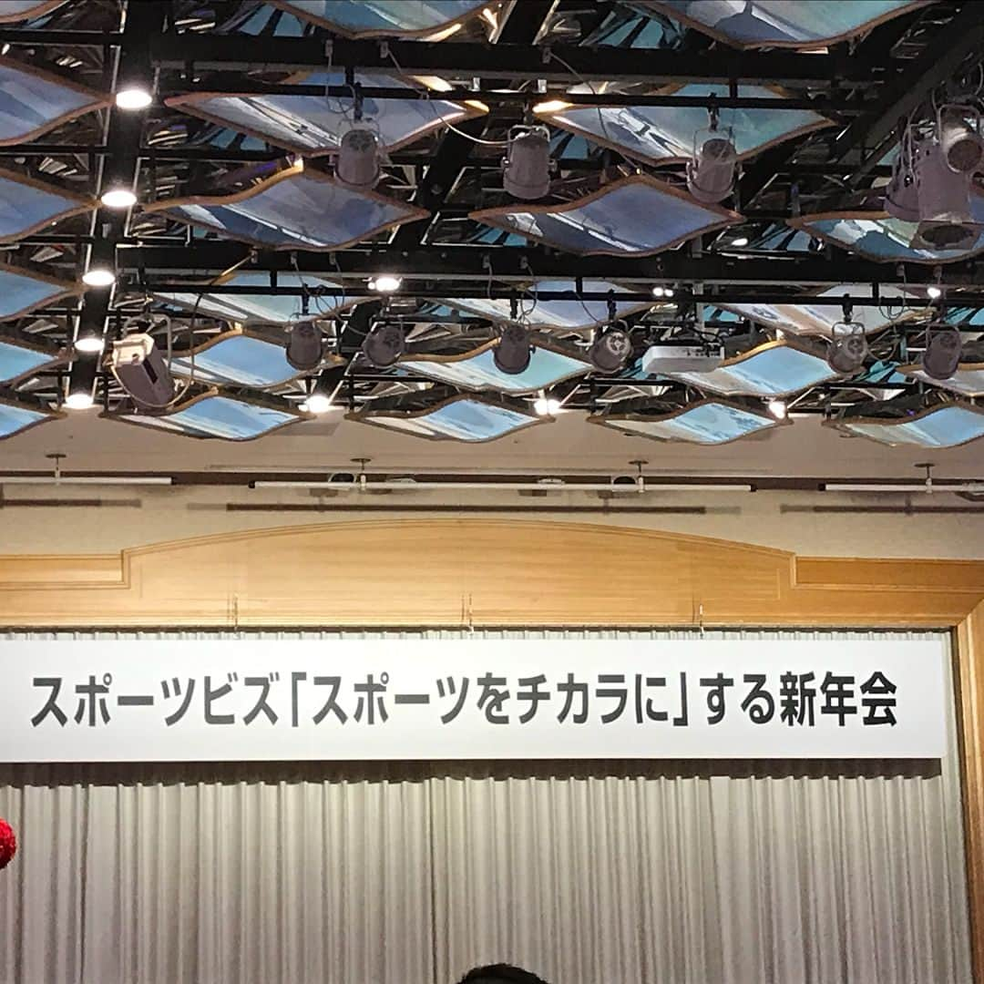 池添謙一さんのインスタグラム写真 - (池添謙一Instagram)「昨日は自分が所属しているスポーツビズという事務所の新年会でした！ 初めて参加したんですけど現役アスリート、今キャスターや解説で活躍されてる方々とお会いすることができいい刺激になりました^_^ 自分ももっと頑張らないとと思った1日でした🐴 #スポーツビズ #小谷実可子さん #長谷川誠さん #荒川晴菜さん #池田大亮さん #田南部夢叶さん #笹原優美さん #長谷川誠さん #千葉真子さん#寺川綾さん#和田一浩さん#見延和靖さん#水鳥寿思#大場美和さん#岩本憧子さん」1月12日 19時52分 - kenchan.0723