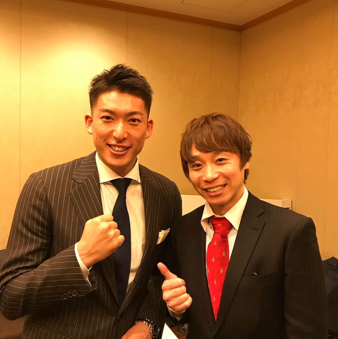 池添謙一さんのインスタグラム写真 - (池添謙一Instagram)「昨日は自分が所属しているスポーツビズという事務所の新年会でした！ 初めて参加したんですけど現役アスリート、今キャスターや解説で活躍されてる方々とお会いすることができいい刺激になりました^_^ 自分ももっと頑張らないとと思った1日でした🐴 #スポーツビズ #小谷実可子さん #長谷川誠さん #荒川晴菜さん #池田大亮さん #田南部夢叶さん #笹原優美さん #長谷川誠さん #千葉真子さん#寺川綾さん#和田一浩さん#見延和靖さん#水鳥寿思#大場美和さん#岩本憧子さん」1月12日 19時52分 - kenchan.0723