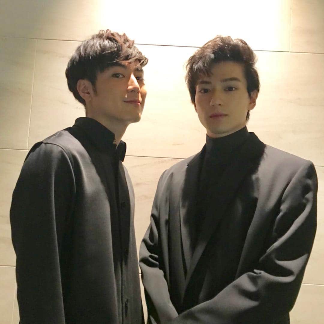 関西テレビ「僕たちがやりました」のインスタグラム：「. 市橋(新田真剣佑)と伊佐美(間宮祥太朗)は映画でも共演。 取材現場まで僕やりスタッフが会いに行っちゃいました✋🏻✨ 映画「不能犯」、こちらもぜひぜひ🙋 パイセン(今野浩喜)と由佳(岡崎紗絵)も出てるよ💕 . #僕たちがやりました #僕やり #DVD発売中 #イケてる2ショット #高校生だったのに大人っぽくなっちゃって #でも中身は何も変わってない #不能犯 #2月1日公開 #ぜひ見てね #僕やりのことも忘れないで #新田真剣佑 #間宮祥太朗 #今野浩喜 #岡崎紗絵 #カンテレ」
