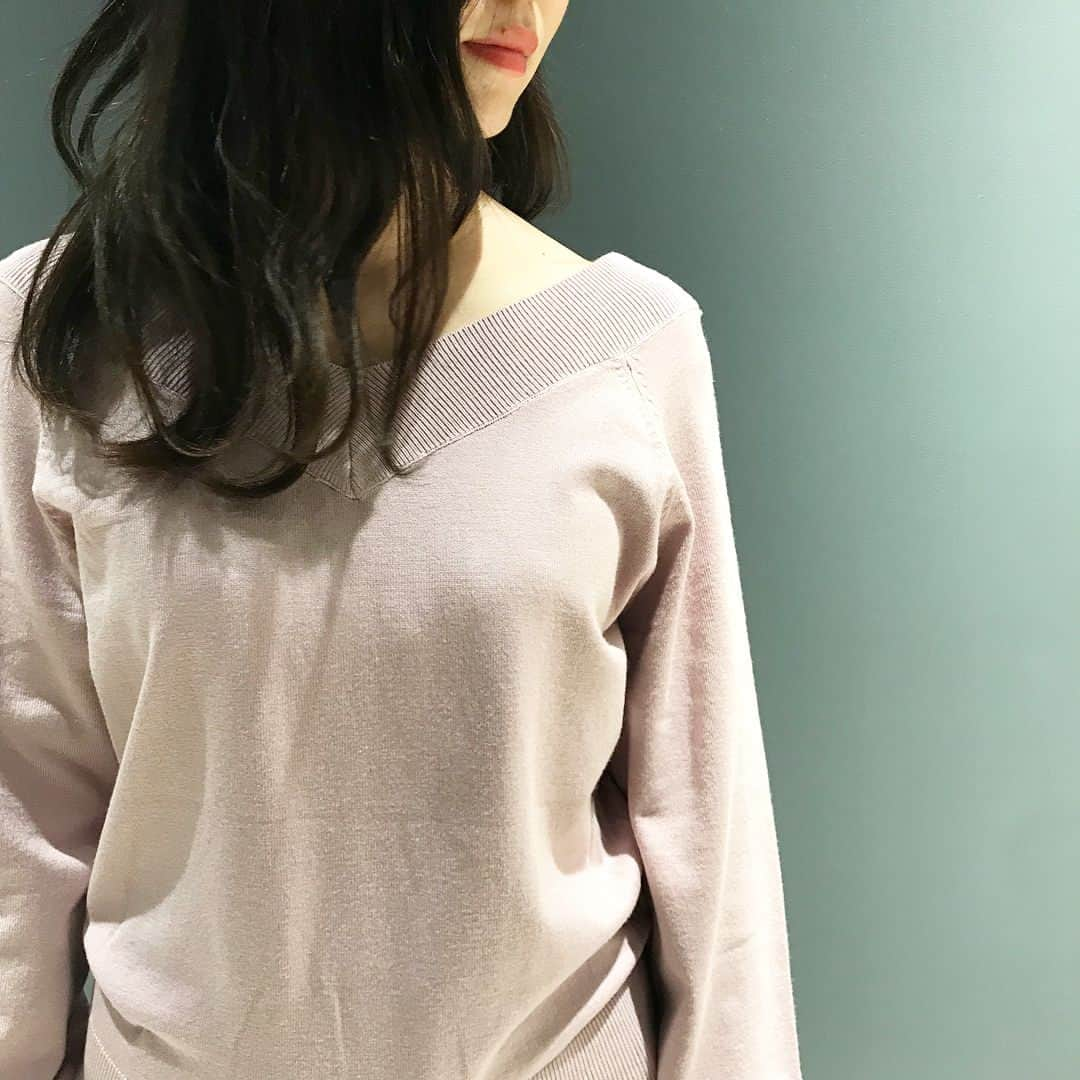 sheta officialのインスタグラム：「Sale recommend item ㅤㅤㅤㅤㅤㅤㅤㅤㅤㅤㅤㅤㅤ 2wayタイプの薄手ニットでも 春らしいカラーを取り入れて。 ㅤㅤㅤㅤㅤㅤㅤㅤㅤㅤㅤㅤㅤ plating 2way pullover color:pink/white/black price:7,000yen+tax →4,000yen+tax ㅤㅤㅤㅤㅤㅤㅤㅤㅤㅤㅤㅤㅤ 本日よりSheta全商品  close saleとさせて頂きまして さらにお買い得になっております。 ㅤㅤㅤㅤㅤㅤㅤㅤㅤㅤㅤㅤㅤ 店頭分のみの商品も多数ございますので、是非お早めにご来店下さいませ。 ㅤㅤㅤㅤㅤㅤㅤㅤㅤㅤㅤㅤㅤ #Sheta ㅤㅤㅤㅤㅤㅤㅤㅤㅤㅤㅤㅤㅤ」