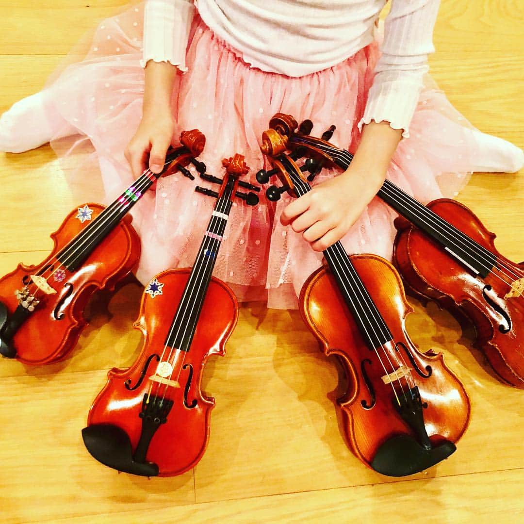 神田うのさんのインスタグラム写真 - (神田うのInstagram)「娘の4台目のバイオリン💕 1/32からスタートし1/8になりました🎻 #感慨深い  My daughter’s 4th violin from 1/32 to  1/8. #violin #mydaughters #バイオリン #習い事」1月13日 12時33分 - unokandaofficial