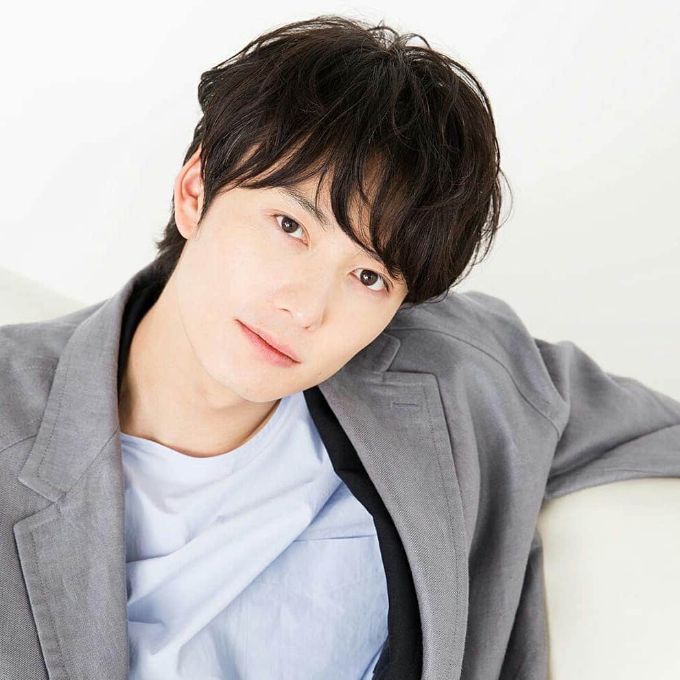 岡田将生ファンアカウントのインスタグラム：「やっばい早く見に行かなきゃ😂🏃💨 あ、写真は..なんかとてつもなくかっこよかったから載せました✌💓 #岡田将生 #岡田将生ファン #伊藤くんatoe #公開されたよ！！ #もう見に行った人とかいるのかな #かっこいい」