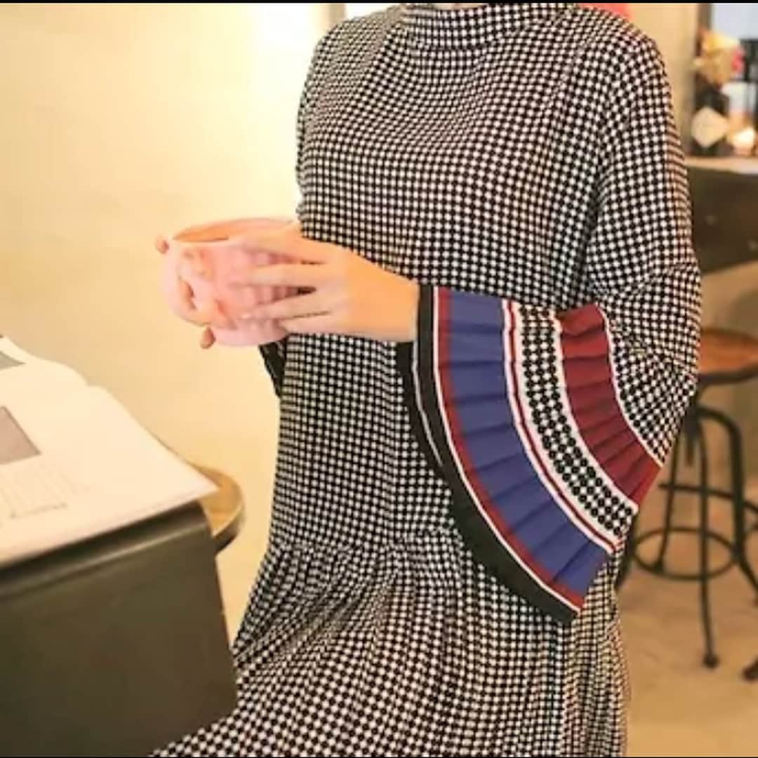cartのインスタグラム：「1枚でコーデ完成♡総柄プリーツ切替ワンピです ドット柄のような幾何学模様が目を引く おしゃれな柄生地で、袖と裾切替には フレア感たっぷりのプリーツ加工がかわいい1枚♡  1枚でコーデが完成しちゃう一枚は ガーリーにシンプルなニットカーデに合わせても◎  レザーライダースに合わせて甘辛コーデにしても◎  組み合わせで雰囲気が変わる優秀な1枚‼ ぜひこの機会にGETしてください☆ . . . . . .  #今日のコーデ #韓国ファションション #プチプラ #プチプラコーデ #プチプラファッション #シンプルコーデ #シンプルファッション #しまむらコーデ  #しまむら #ユニクロコーデ #ユニクロ #カジュアルコーデ #大人カジュアル #お休みコーデ #秋コーデ  #ママコーデ #ママファッション #おしゃれ #おしゃれさんと繋がりたい #お買い物 #ワンピース #冬服 . #zara #uniqlo #gu #ootd #fashion #coordinate #shopping」
