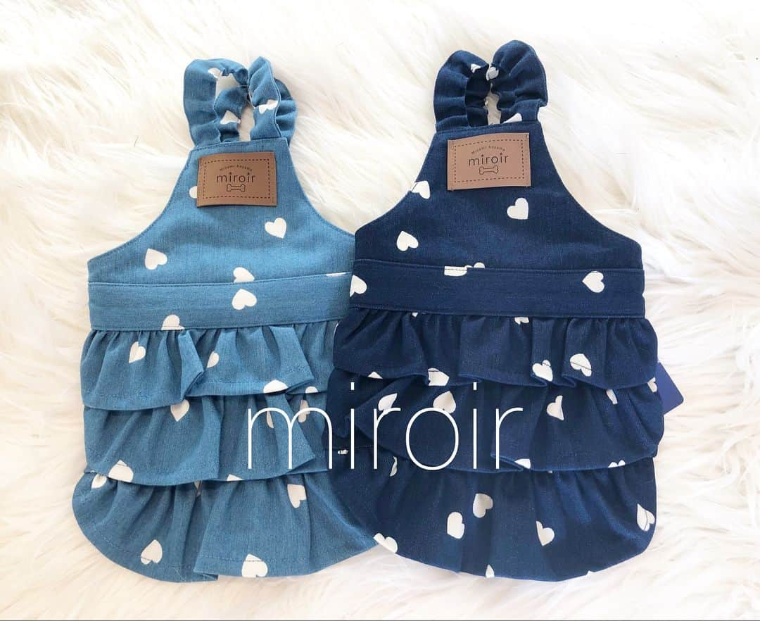 miroir ?miroir(ミロワール)?のインスタグラム：「* * 新商品のお知らせ * 🌟ハートデニム🌟  ハート柄がとってもキュートなデニムワンピ💕  重ね着でオシャレ度up‼️ 自分流の着こなしを楽しんで下さいね😘  XS〜XLサイズをご用意しています！ ¥8000(税抜) * * #miroir #missbibi#minamiaoyama#hiroo#pet#dog#dogwear #original #ミロワール#ミスビビ#南青山#広尾#トリミングサロン#犬服#ドッグウエア#新作#デニムワンピ#パグ#わんこ#犬が好き#ドッグアパレル#オリジナルブランド」