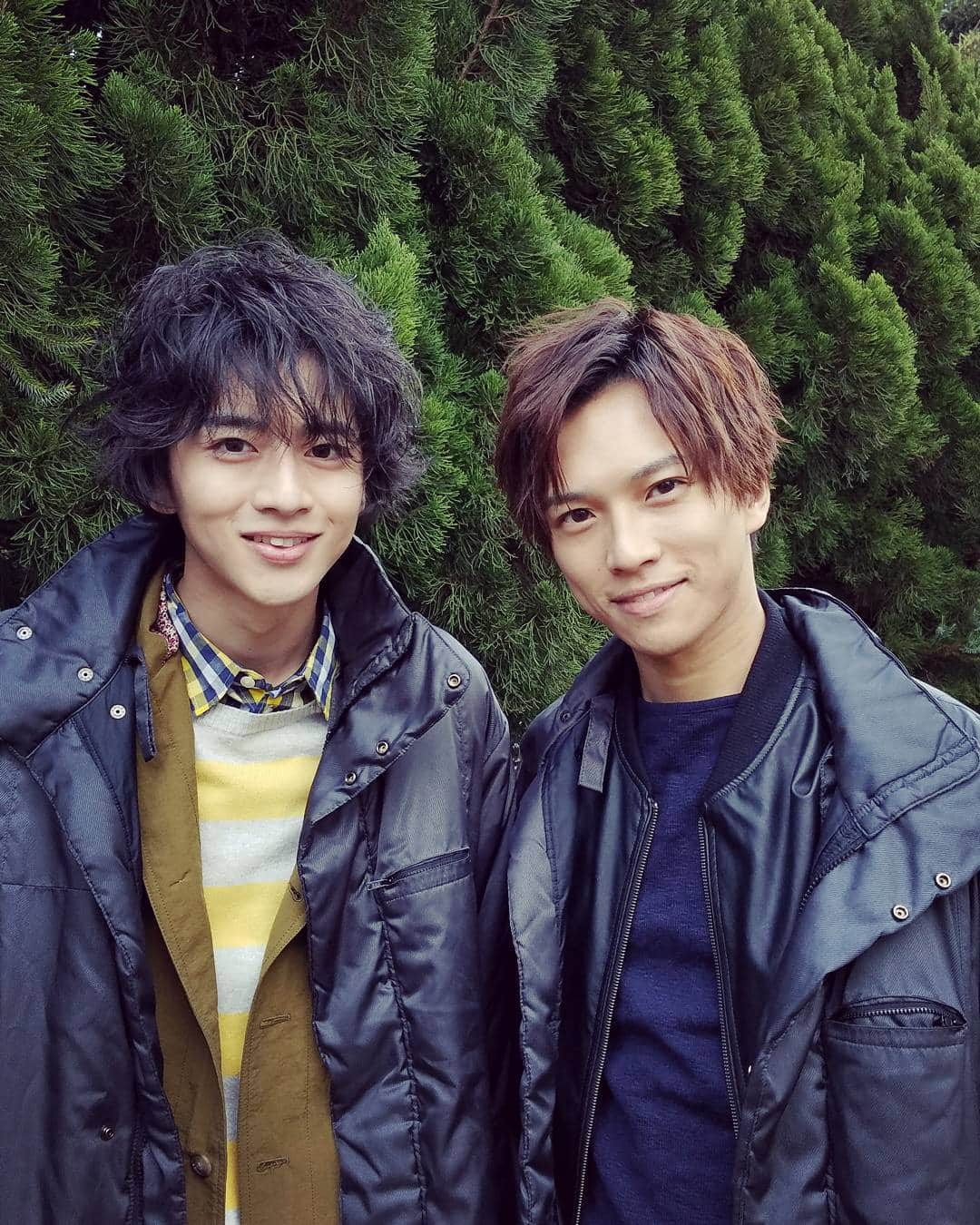 岡田龍太郎さんのインスタグラム写真 - (岡田龍太郎Instagram)「一ノ瀬＆小泉 #私服  #モノトーンとカラフル  #役柄出てる  #ホリデイラブ」1月13日 18時08分 - ryutarookada_official