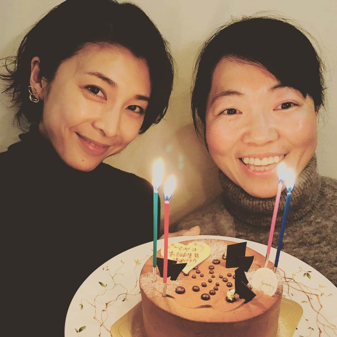 イモトアヤコさんのインスタグラム写真 - (イモトアヤコInstagram)「・ #32歳になりました #精進したいとおもいます #すべりこみセーフ  #結子さんありがとう #録画もありがとう」1月13日 22時54分 - imotodesse