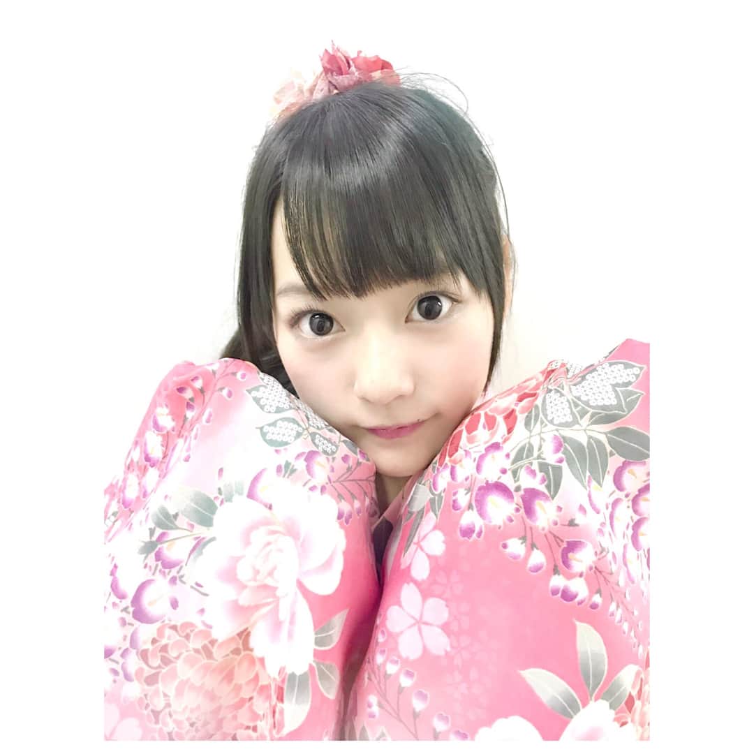 齊藤なぎささんのインスタグラム写真 - (齊藤なぎさInstagram)「3.4.5部では振袖を着ました🌸💞 ・ ・ 振袖を着るのは女の子のあこがれですよね…( ´͈ ᵕ `͈ ) ・ ・ 個別握手会、とても楽しかったです🍓 ・ ・ 本当に会いに来てくれてありがとう！祝花のお写真もあげるね💞😭 ・ ・ #イコラブ #なーたん #振袖」1月13日 22時55分 - nagisa.twin