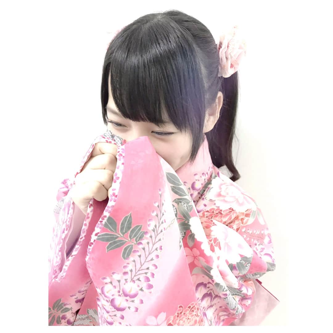 齊藤なぎささんのインスタグラム写真 - (齊藤なぎさInstagram)「3.4.5部では振袖を着ました🌸💞 ・ ・ 振袖を着るのは女の子のあこがれですよね…( ´͈ ᵕ `͈ ) ・ ・ 個別握手会、とても楽しかったです🍓 ・ ・ 本当に会いに来てくれてありがとう！祝花のお写真もあげるね💞😭 ・ ・ #イコラブ #なーたん #振袖」1月13日 22時55分 - nagisa.twin