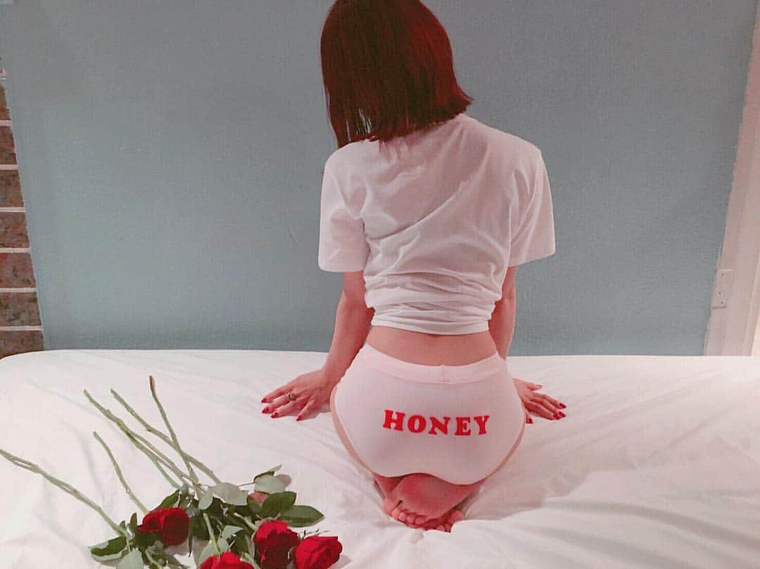RINA（鈴木理菜）さんのインスタグラム写真 - (RINA（鈴木理菜）Instagram)「H O N E Y ††† #scandal #newalbum #honey #tokyo #japan #girlsband」1月14日 0時03分 - urarina821