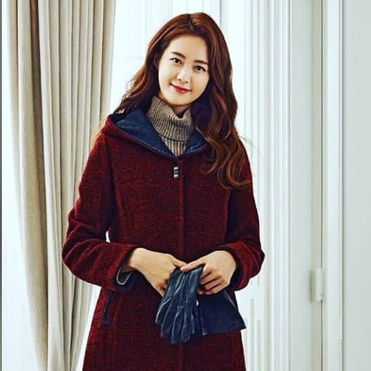 イ・ヨウォンのインスタグラム：「#leeyowon #avengersocialclub #misstemperandnamjunggi  #nightlight #youngest #49days #queenseondeok #fashion70s #surgeonbongdalhee #badlove #horsedoctor #empireofgold #ihateyoubutitsfine #march #school2 #toughguyslove #bluemist #purelove #thegreatambition #scentofaman #attackthegasstation #takecareofmycat #afrika #surpriseparty #whenromancemeetsdestiny #may18 #therecipe #perfectnumber #fistsoflegend #southkoreanactress」