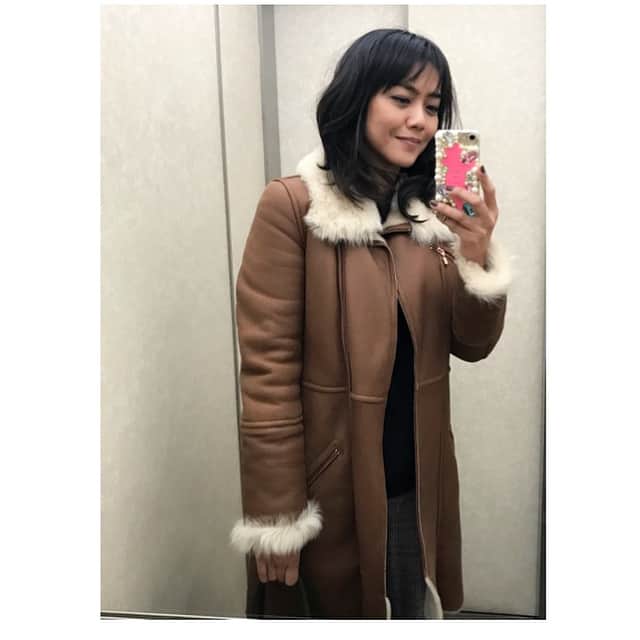 前田典子さんのインスタグラム写真 - (前田典子Instagram)「#今日のバック #ラルフローレン @ralphlauren  #リッキーバック #カーキで中はオレンジ #今日は寒かったから #ムートン着て良かった😌 @escadaofficial  #チェックパンツ @rejoove.naigai  #白スニーカー @goldengoosedeluxebrand」1月14日 14時31分 - maenorichang