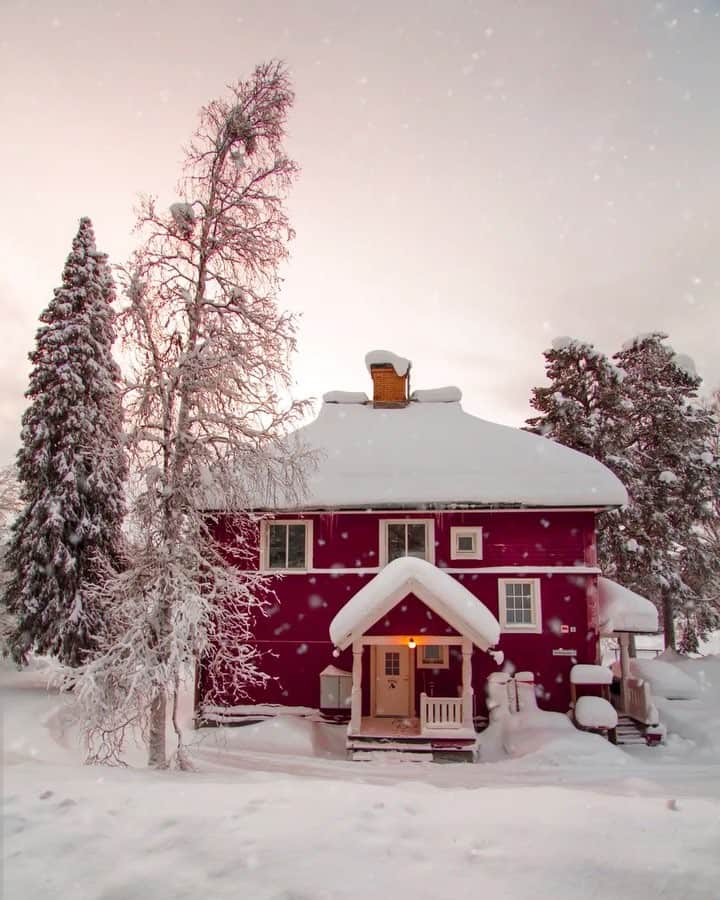 Hatice Korkmaz The Color Queenのインスタグラム：「Hayalimdeki ev😍💝🏡 My dream house💝🌲 Memories with @icehotelsweden #kiruna #sweden #swedishlapland」