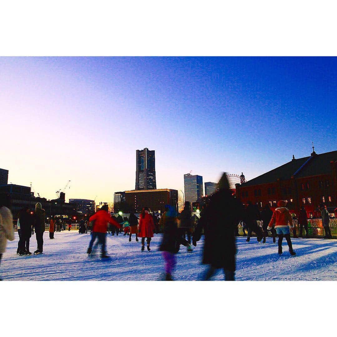 横浜赤レンガ倉庫さんのインスタグラム写真 - (横浜赤レンガ倉庫Instagram)「. 『Art Rink in 横浜赤レンガ倉庫』 みなとみらいの絶好のロケーションでスケート⛸♫♫ . #2月18日まで #アートリンク #artrink #スケート #icescating #icerink #アイススケート #デート #デートスポット #カップル #横浜  #yokohama  #みなとみらい  #minatomirai  #ダレカニミセタイケシキ #beautifulview #japan_night_view #nightphotography #夜景 #nightview #東京カメラ部  #tokyocameraclub #横浜赤レンガ倉庫  #赤レンガ倉庫 #赤レンガ #MyYokohama #みなとみらい線フォト散歩 #yokohamagram #yokohama_love」1月14日 18時35分 - yokohamaredbrick