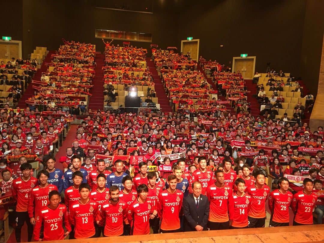 のインスタグラム：「2018シーズン！ #2018 #新体制発表 #33 #昨日復帰 #washi#🇧🇷 #grampus #名古屋グランパス」