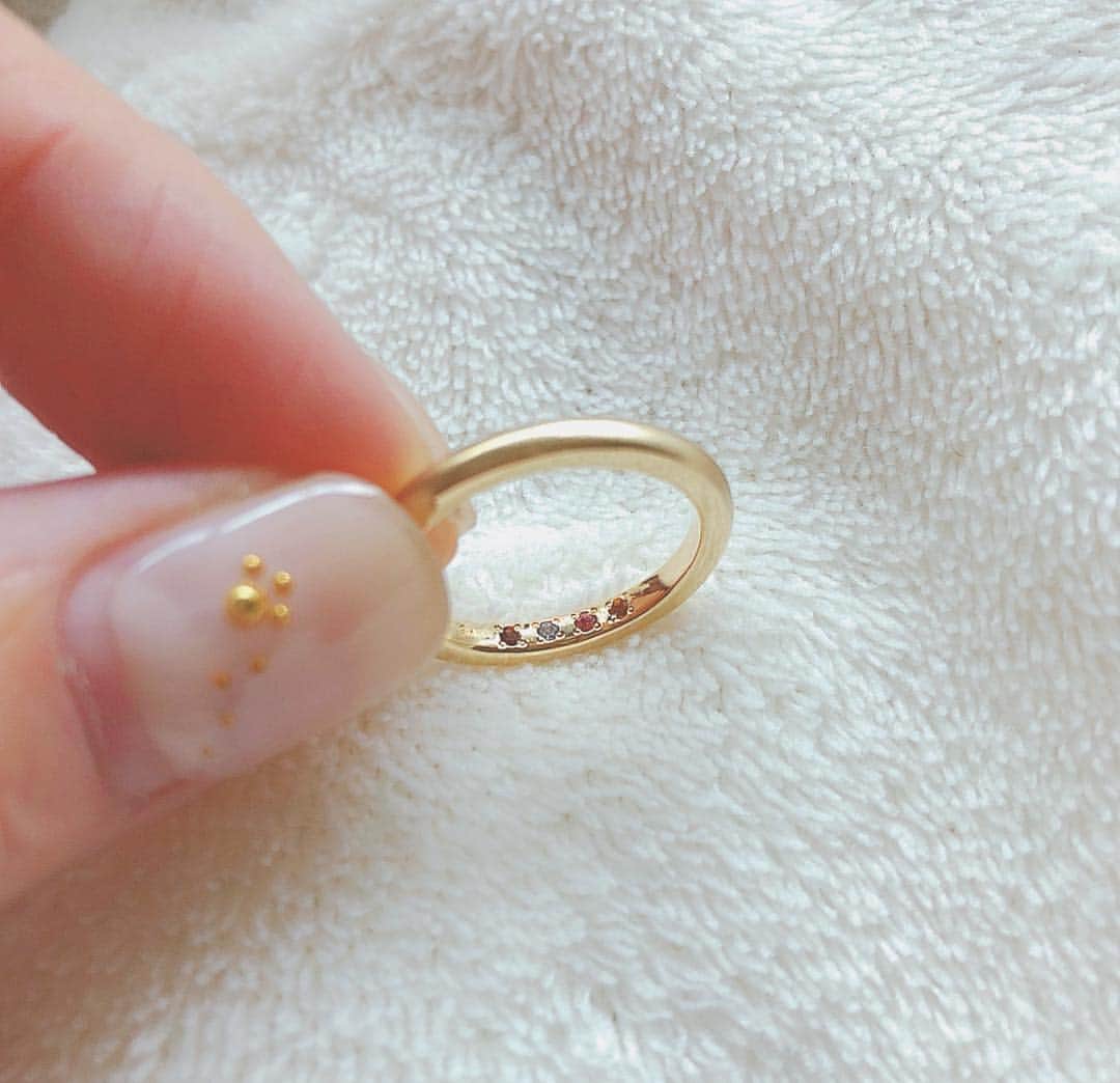 木村沙織さんのインスタグラム写真 - (木村沙織Instagram)「・ やっと直したー！！💍 ・ ・ #結婚指輪 #Jの手作り。← 意外と器用。👏🏼 ・ #ずーっと #マックスの誕生石 #間違ってた。 ・ #ごめんね。w ・ #やっと揃いました。 #🦍🐶🐶🐶」1月14日 20時59分 - saoriiiii819