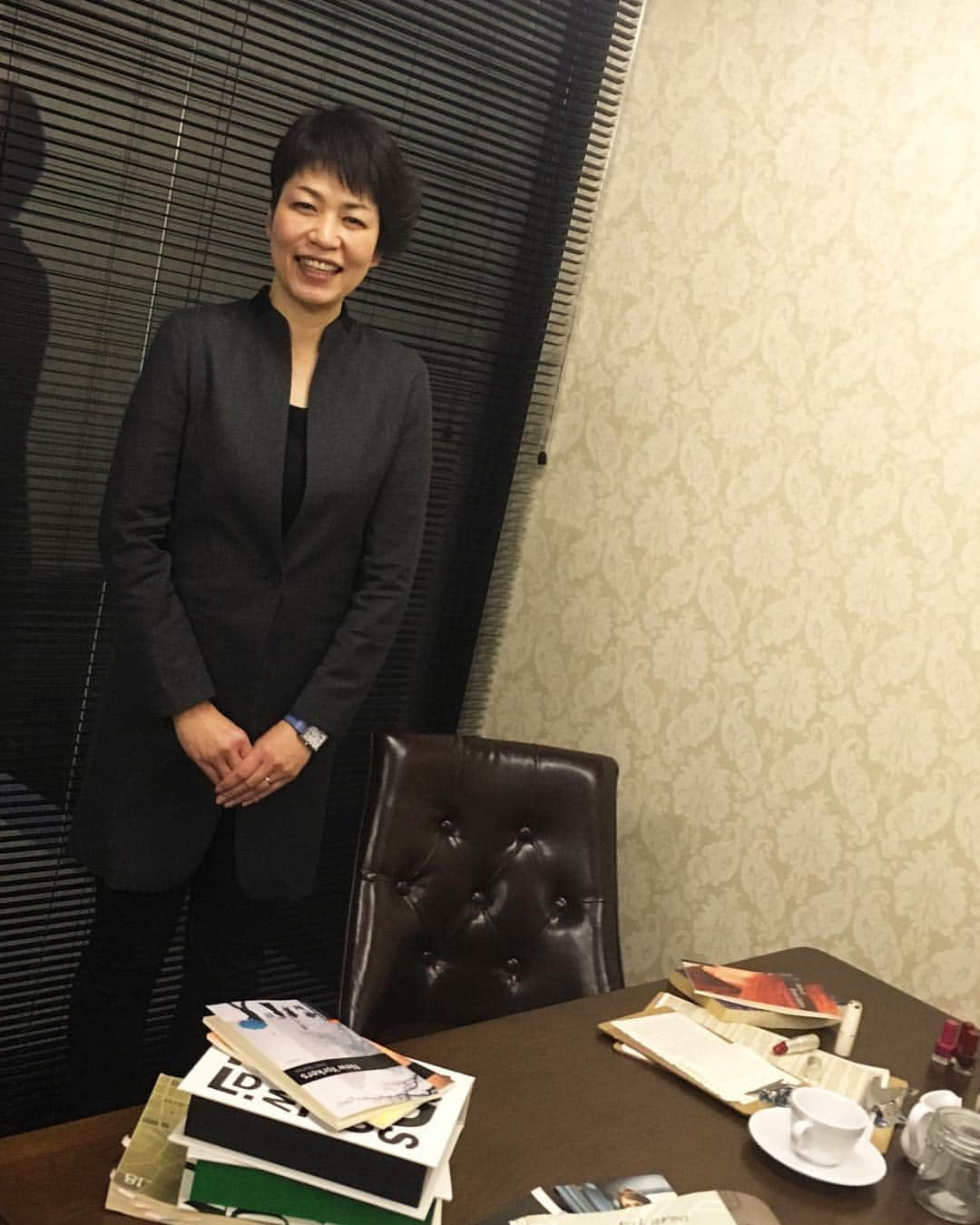 office manacalaのインスタグラム：「🌟デモ撮影✨ #名古屋お茶会 #nagoya #幸せ #愛知県 #名古屋 #中区 #栄 #スカイル9階 #主婦 #ママ #変えたい #変化 #暮らし #マナー #心理 #自分らしく #美人ママ #スタイル #自己啓発 #パパママハウス #就職活動 #就活 #カラー診断 #カラーリスト #rizap」