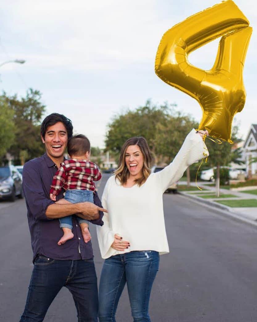 ザック・キングのインスタグラム：「We are having a baby!!!! 👶🏽 Excited to be a family of four!!! #pregnant」