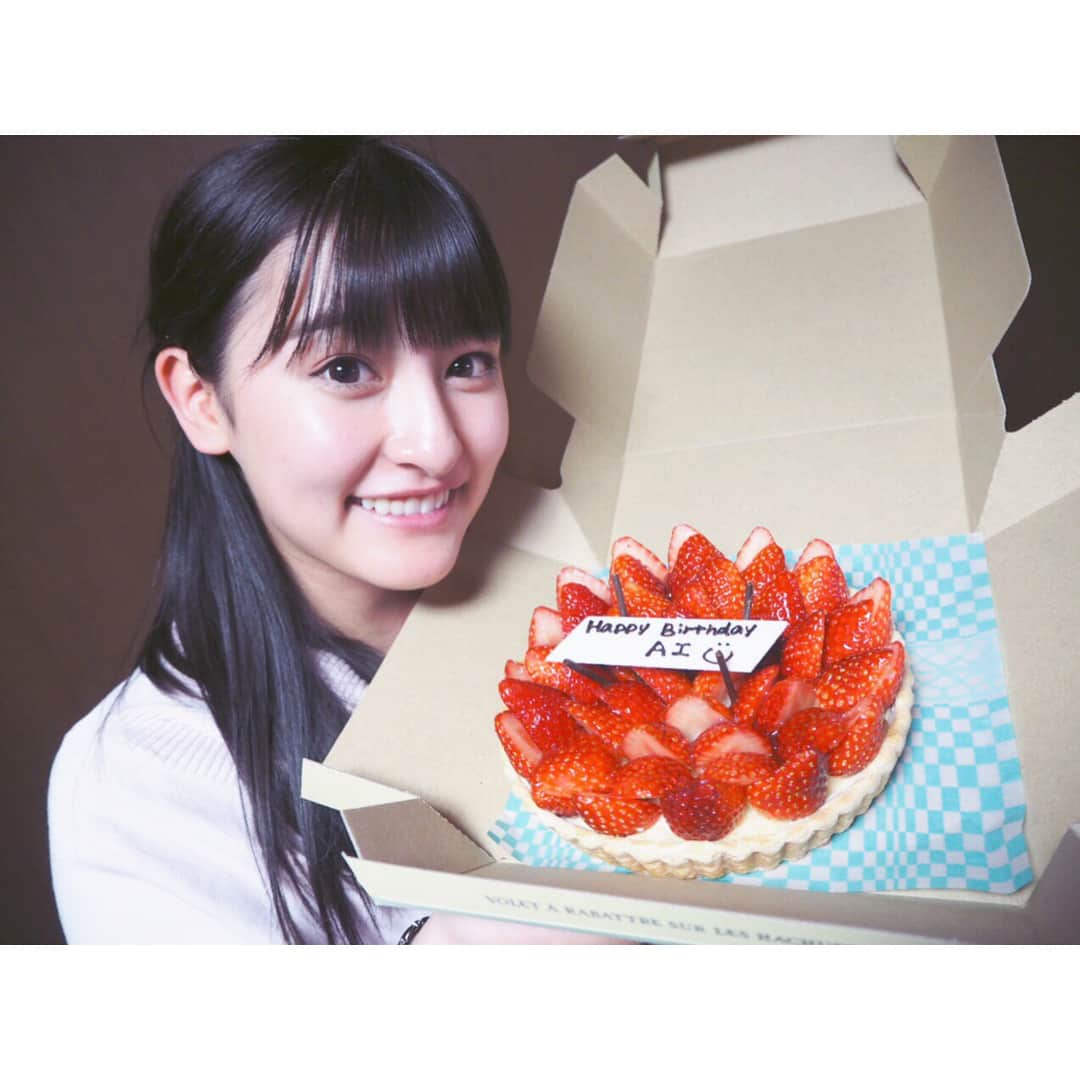 森高愛さんのインスタグラム写真 - (森高愛Instagram)「成人式、誕生日と立て続けに皆さんからの暖かいコメント本当に嬉しいです（ ｉ _ ｉ ）♡ . ケーキは大好きなキルフェボンを食べたよ😘💗 . たくさんの幸せをありがとう😌 . #スライドして見てね▶️ #誕生日 #キルフェボン #いちごのタルト」1月15日 19時49分 - ai_moritaka_official