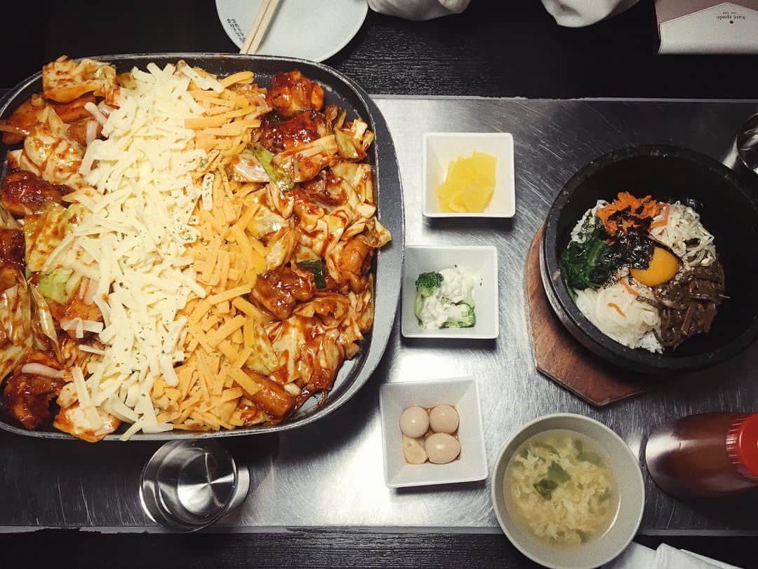 朝日奈央さんのインスタグラム写真 - (朝日奈央Instagram)「ふぅと韓国料理も食べに行ったんだ🤩❤️ チーズタッカルビとビビンバ美味しすぎて2人でずっと感動してた😭🧀 あーーーもう食べたい🤤🔥 韓国料理って美味しいよね😍 #新大久保#韓国料理#韓国#チーズ#チーズタッカルビ#ビビンバ」1月15日 20時17分 - pop_step_asahi