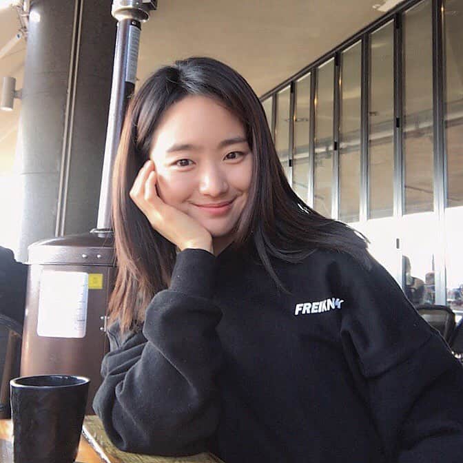 ウォン・ジナのインスタグラム：「퇴그은~오늘은 나도 본방사수!!📺」