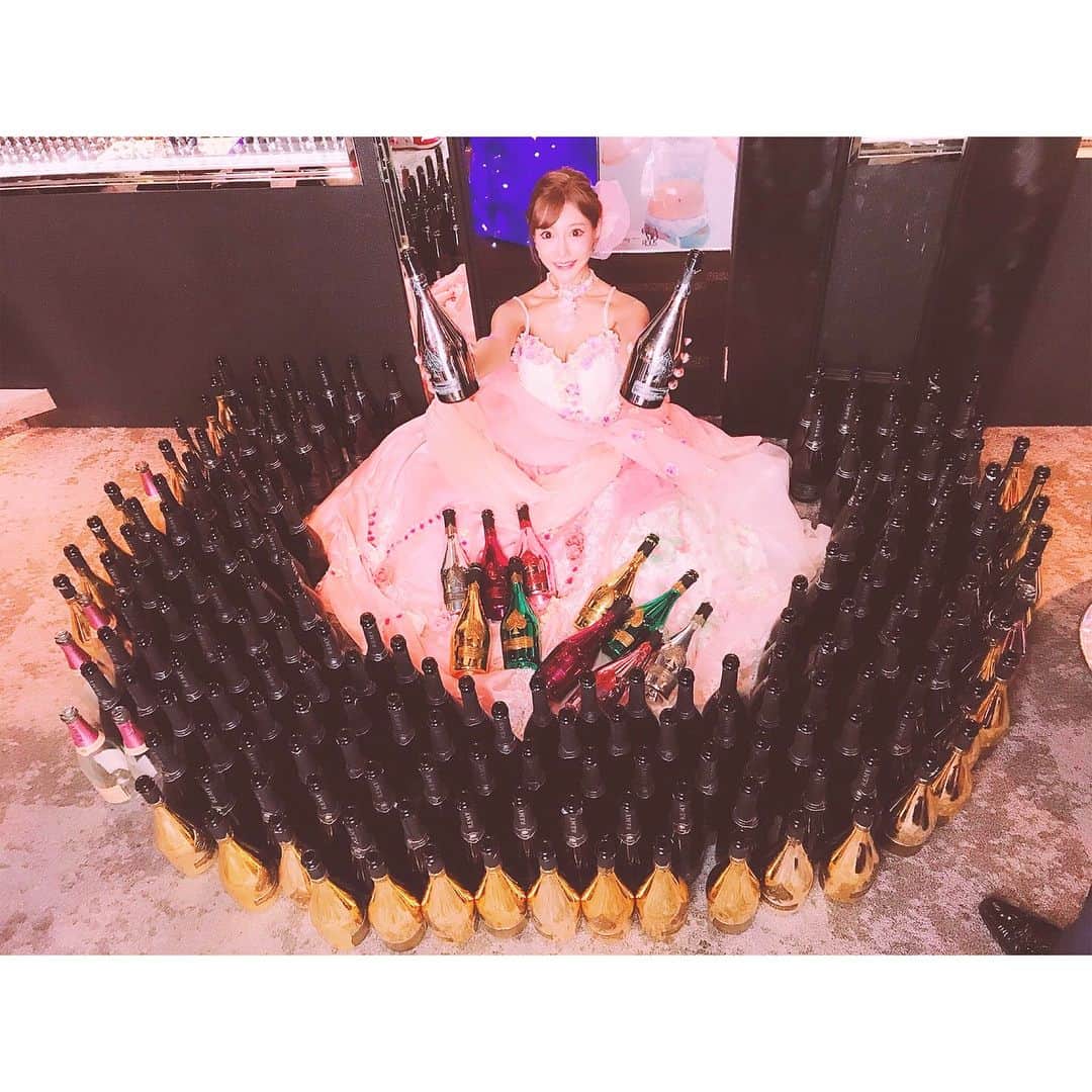 明日花キララのインスタグラム：「レミーとアルマンドたくさんたくさん飲みました👨‍🍳💓 . 来てくれた皆さんありがとうございました🌸」