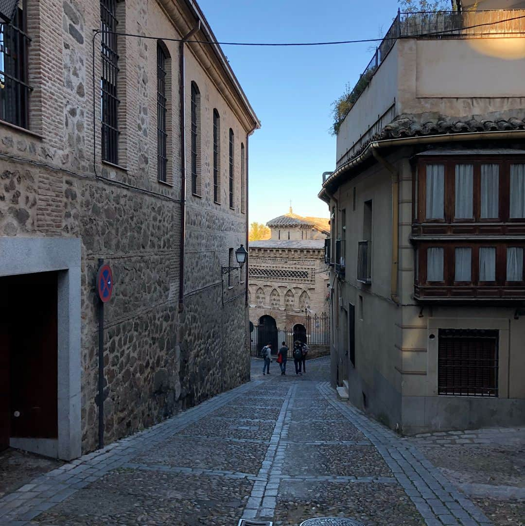 鮫島晃太のインスタグラム：「Toledo、世界遺産の街。 #マドリード #マドリードの人は冷ため。」