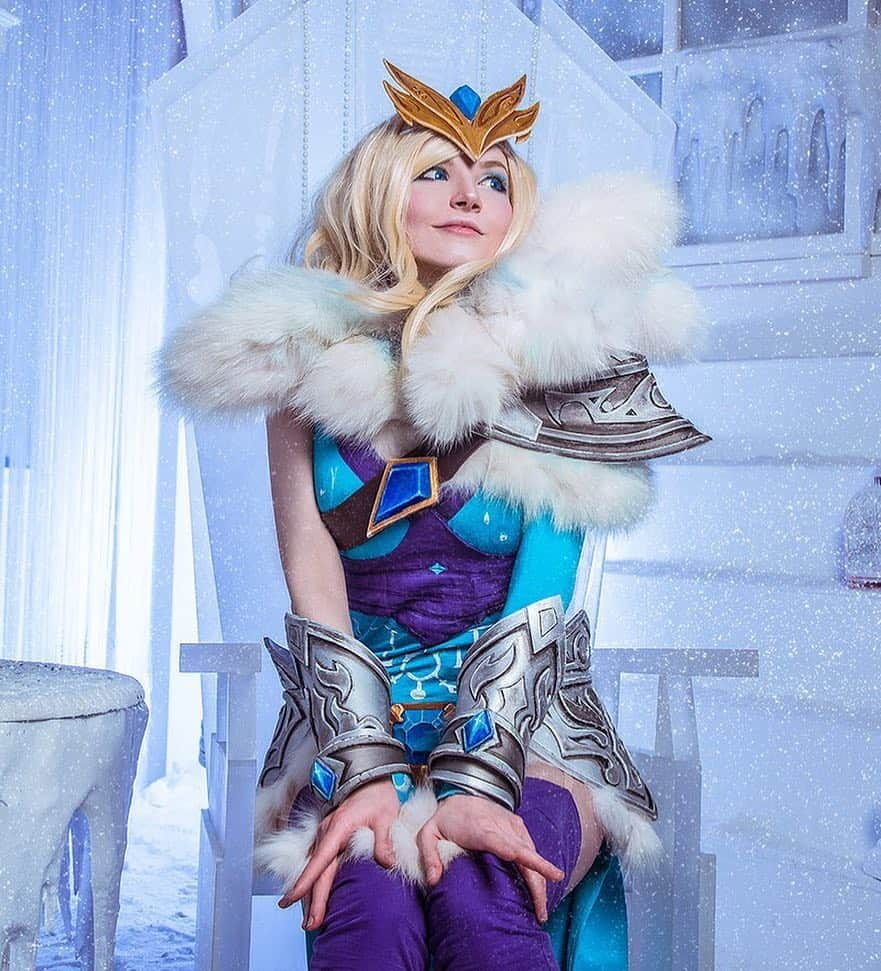 Meepo Team Dota2のインスタグラム：「Winter time with @amio_mio ❄️❄️❄️ #dotacosplay #winter #cosplay #girlpower #snowqueen #crystalmaiden #dota2 #game」