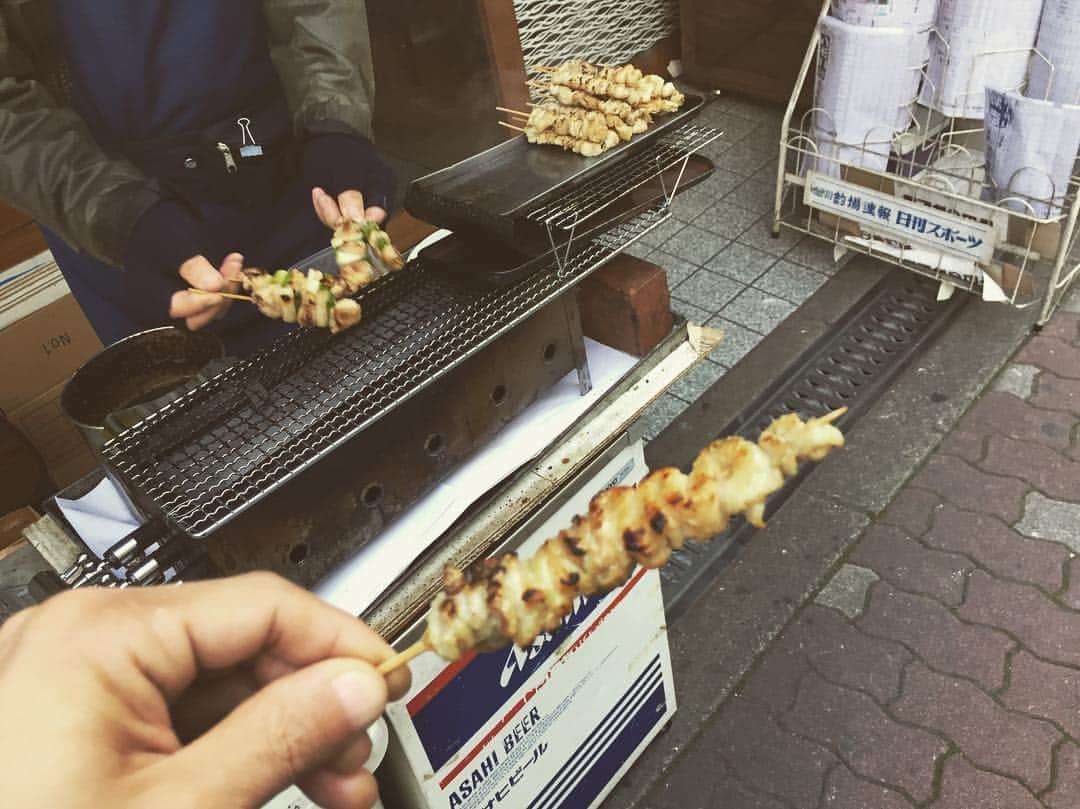 七尾旅人さんのインスタグラム写真 - (七尾旅人Instagram)「大阪。朝っぱらから路上で焼き鳥が食える街。 . . .」12月23日 8時49分 - tavito_nanao