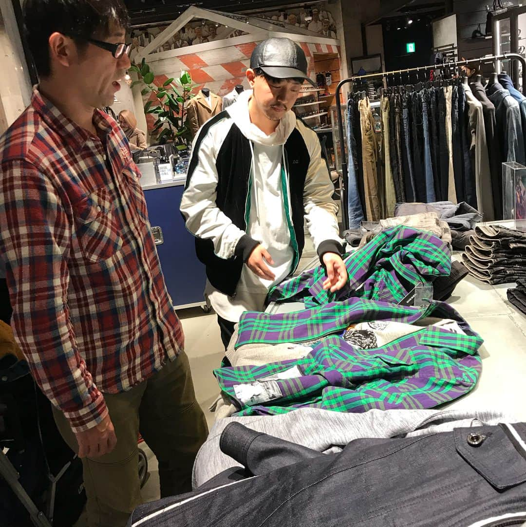 原口あきまささんのインスタグラム写真 - (原口あきまさInstagram)「服探し。DIESEL 表参道店 へ 。 DIESELの鶴川屋さんおススメコーディネート。(^^) #DIESEL #表参道  #洋服選び #楽しい買い物 #大好きな時間#スライドしてね」12月23日 11時33分 - akimasa_haraguchi