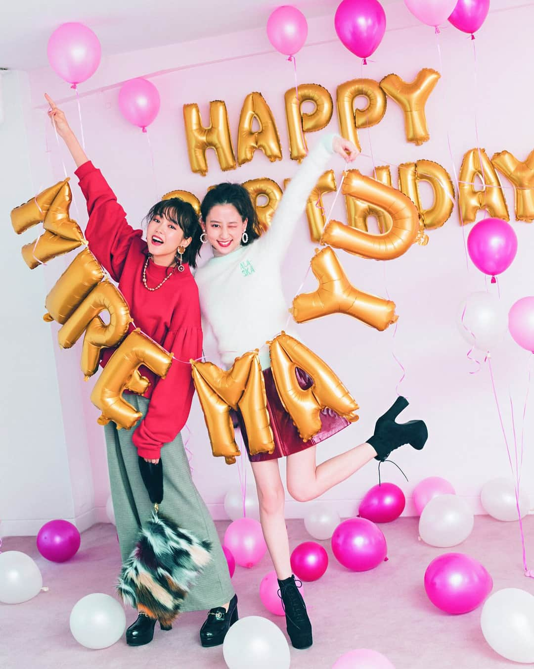 河北麻友子さんのインスタグラム写真 - (河北麻友子Instagram)「🎂🎂🎂 #みれまゆ #バースデー #ViVi #２月号 #見てね」12月23日 22時07分 - mayukokawakitaofficial