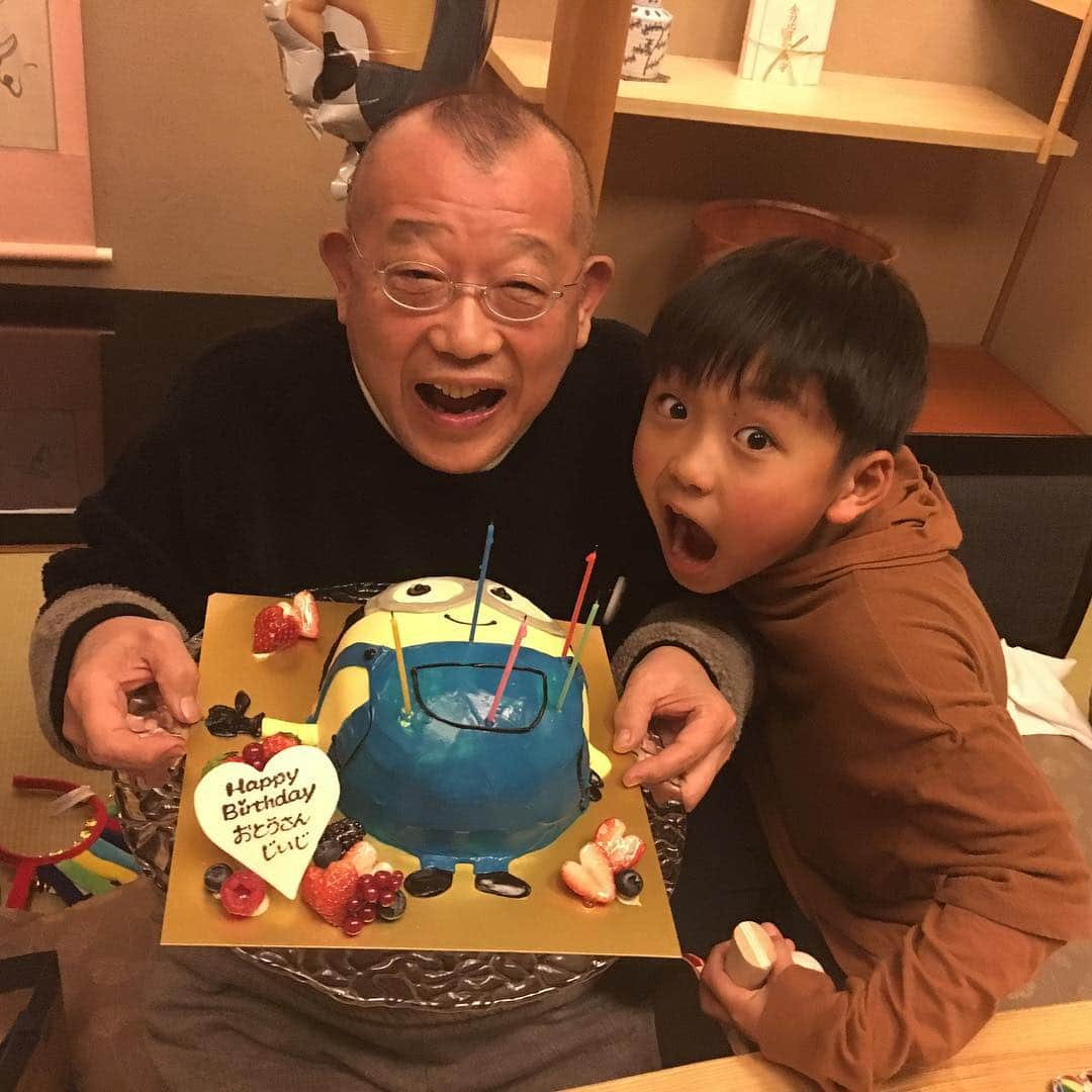 笑福亭鶴瓶さんのインスタグラム写真 - (笑福亭鶴瓶Instagram)「孫の龍之介と誕生日を祝う。」12月23日 19時45分 - shofukuteitsurube